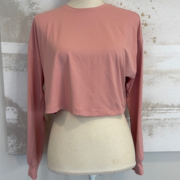 Cropped Long Sleeve Workout Top (color: peach/salmon) - Picture 1 of 2